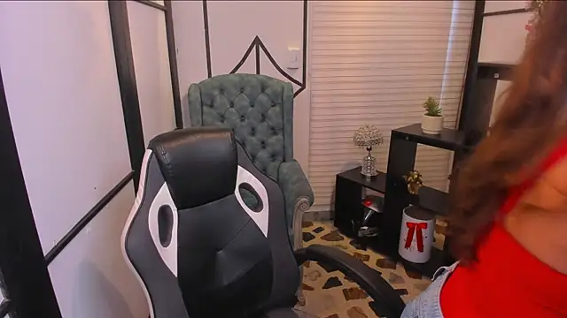 ElaBourn  online show from 12.19.25