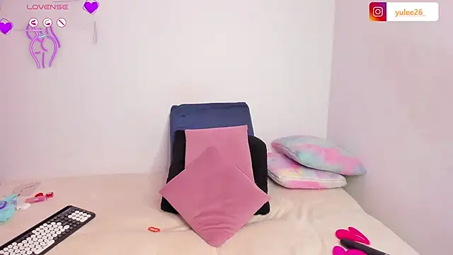 Snapshot of Brandy_brown_ chatting on 11.13.25 Brandy brown online show from 11.13.25