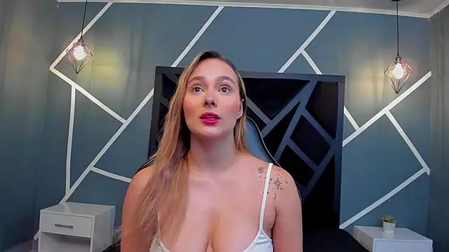 Emmaa white  online show from 11.12.25