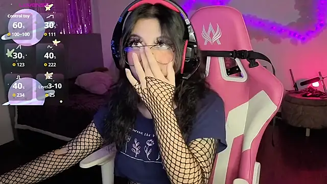 Snapshot of larah_uwu chatting on 01.13.26 larah uwu online show from 01.13.26