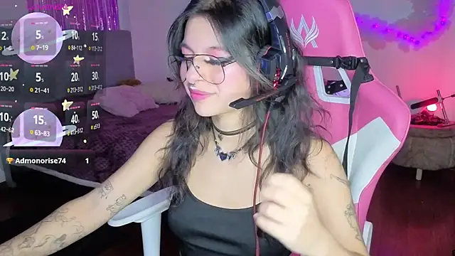 larah uwu online show from 01.15.26