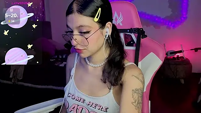 Snapshot of larah_uwu chatting on 02.03.26 larah uwu online show from 02.03.26