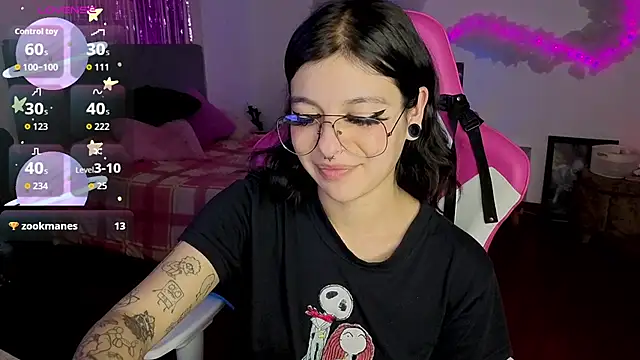 Snapshot of larah_uwu chatting on 05.08.26 larah uwu online show from 05.08.26