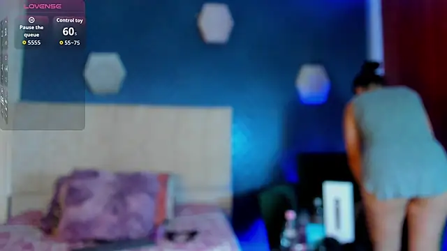 Snapshot of thania_777 chatting on 10.09.25 thania 777 online show from 10.09.25