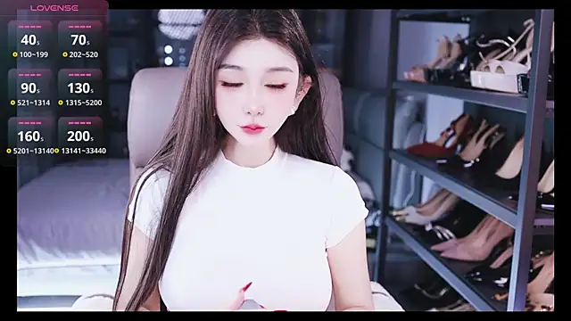 Snapshot of kelariy chatting on 10.14.25 kelariy online show from 10.14.25