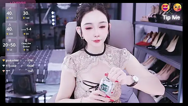 Snapshot of kelariy chatting on 11.17.25 kelariy online show from 11.17.25