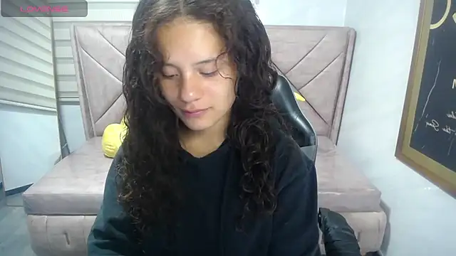 Snapshot of Velvet_Moon_V chatting on 09.09.25 Velvet Moon V online show from 09.09.25