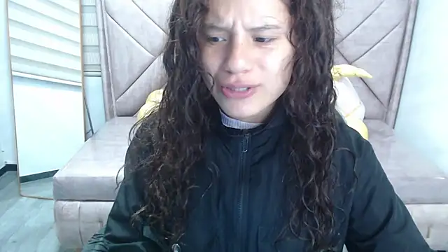 Snapshot of Velvet_Moon_V chatting on 09.18.25 Velvet Moon V online show from 09.18.25