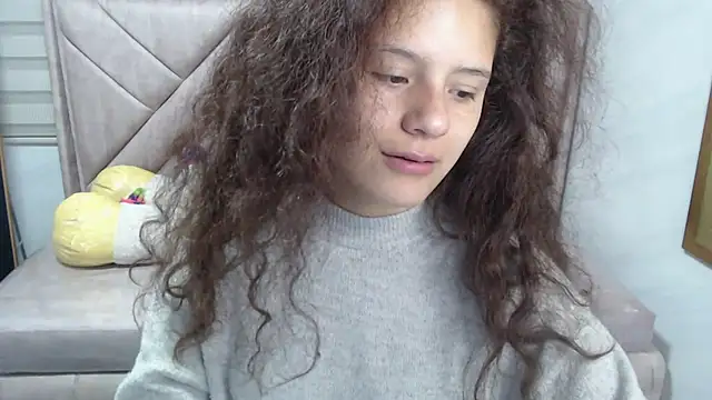 Snapshot of Velvet_Moon_V chatting on 09.19.25 Velvet Moon V online show from 09.19.25