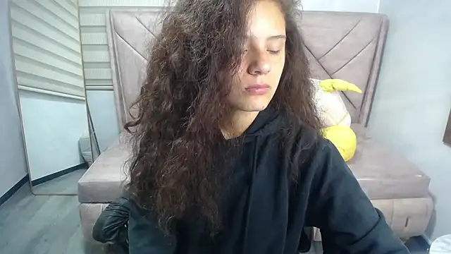 Snapshot of Velvet_Moon_V chatting on 09.24.25 Velvet Moon V online show from 09.24.25