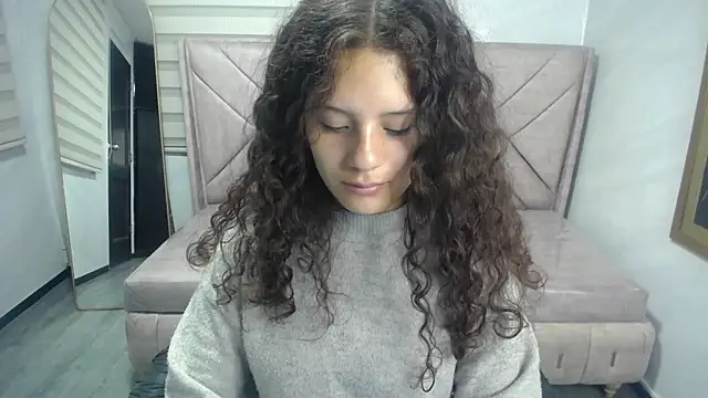 Snapshot of Velvet_Moon_V chatting on 09.29.25 Velvet Moon V online show from 09.29.25