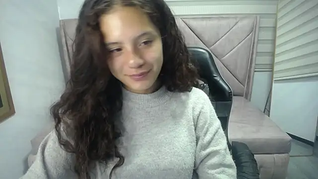 Snapshot of Velvet_Moon_V chatting on 10.07.25 Velvet Moon V online show from 10.07.25