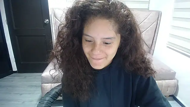 Snapshot of Velvet_Moon_V chatting on 10.13.25 Velvet Moon V online show from 10.13.25