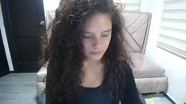 Snapshot of Velvet_Moon_V chatting on 10.14.25 Velvet Moon V online show from 10.14.25