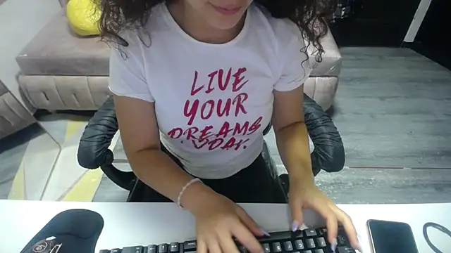 Snapshot of Velvet_Moon_V chatting on 10.18.25 Velvet Moon V online show from 10.18.25