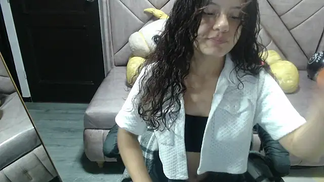 Snapshot of Velvet_Moon_V chatting on 10.24.25 Velvet Moon V online show from 10.24.25