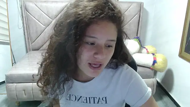 Snapshot of Velvet_Moon_V chatting on 10.27.25 Velvet Moon V online show from 10.27.25