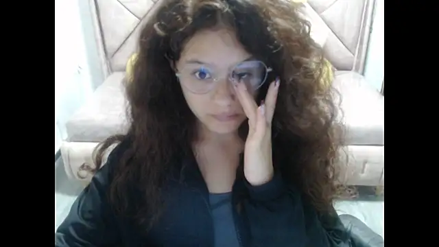 Snapshot of Velvet_Moon_V chatting on 10.28.25 Velvet Moon V online show from 10.28.25