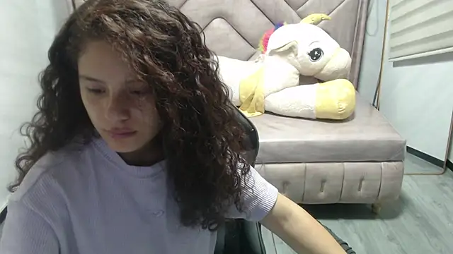 Snapshot of Velvet_Moon_V chatting on 10.31.25 Velvet Moon V online show from 10.31.25