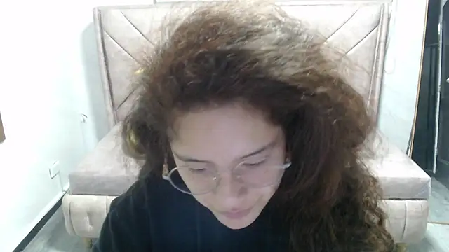 Snapshot of Velvet_Moon_V chatting on 11.11.25 Velvet Moon V online show from 11.11.25