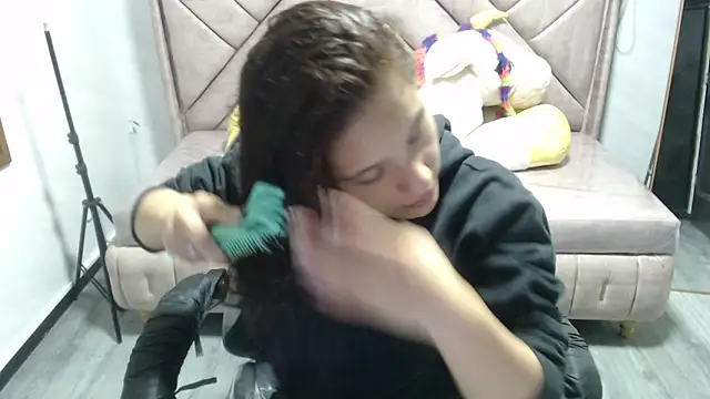 Snapshot of Velvet_Moon_V chatting on 11.12.25 Velvet Moon V online show from 11.12.25