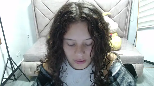 Snapshot of Velvet_Moon_V chatting on 11.13.25 Velvet Moon V online show from 11.13.25