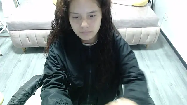 Snapshot of Velvet_Moon_V chatting on 11.18.25 Velvet Moon V online show from 11.18.25