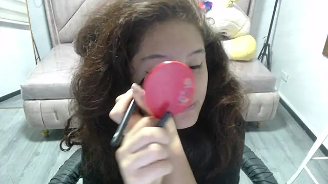 Snapshot of Velvet_Moon_V chatting on 11.19.25 Velvet Moon V online show from 11.19.25