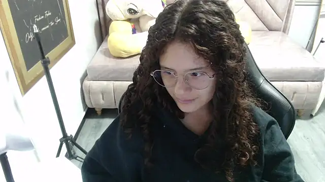 Snapshot of Velvet_Moon_V chatting on 11.22.25 Velvet Moon V online show from 11.22.25