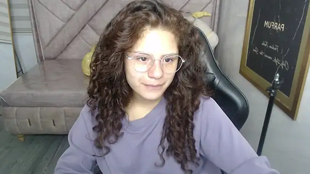 Snapshot of Velvet_Moon_V chatting on 11.24.25 Velvet Moon V online show from 11.24.25