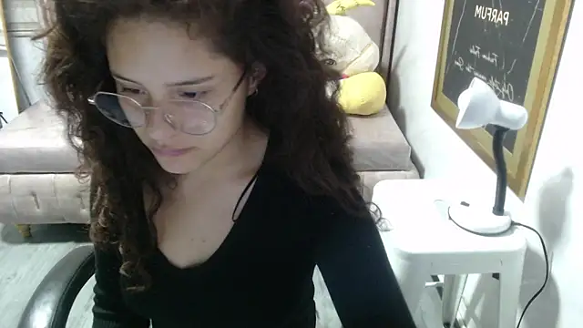 Snapshot of Velvet_Moon_V chatting on 11.26.25 Velvet Moon V online show from 11.26.25