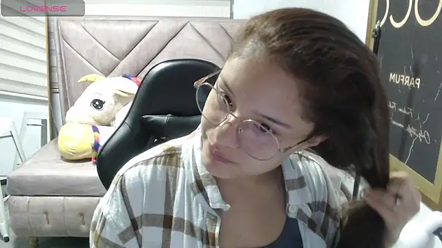 Snapshot of Velvet_Moon_V chatting on 12.05.25 Velvet Moon V online show from 12.05.25