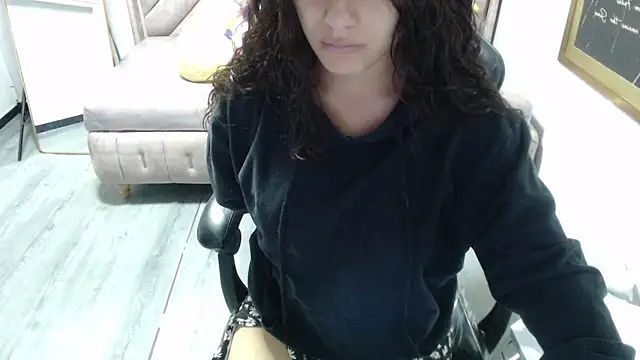 Snapshot of Velvet_Moon_V chatting on 12.15.25 Velvet Moon V online show from 12.15.25