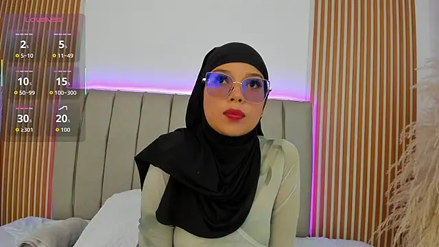 naishaa  online show from 11.17.25