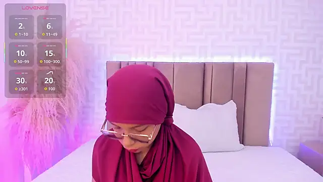 Snapshot of naishaa_ chatting on 05.18.26 naishaa online show from 05.18.26