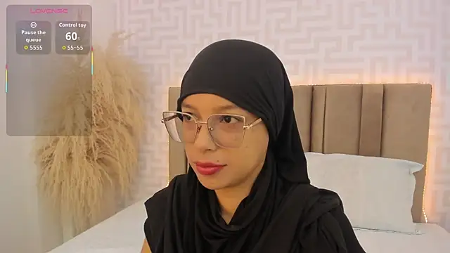 Snapshot of naishaa_ chatting on 05.21.26 naishaa online show from 05.21.26