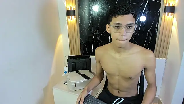 Snapshot of BILLY_JAMEES chatting on 11.04.25 BILLY JAMEES online show from 11.04.25