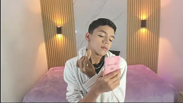 Snapshot of BILLY_JAMEES chatting on 12.04.25 BILLY JAMEES online show from 12.04.25