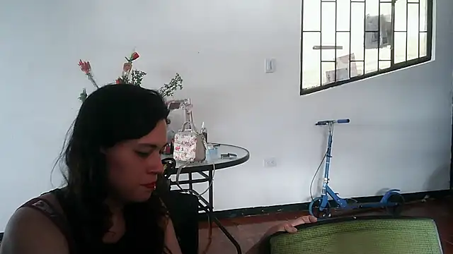 Snapshot of MiaRobertz_ chatting on 06.11.26 MiaRobertz online show from 06.11.26
