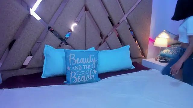 Snapshot of BelhaLawuo chatting on 11.14.25 BelhaLawuo online show from 11.14.25