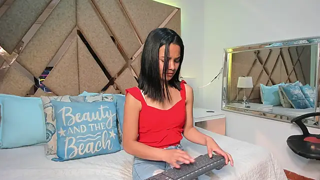 Snapshot of BelhaLawuo chatting on 11.21.25 BelhaLawuo online show from 11.21.25