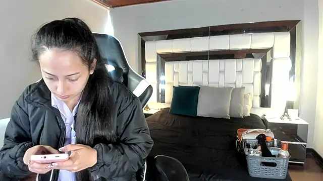 Adhara7 online show from 10.21.25