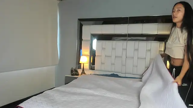 Adhara7 online show from 11.21.25