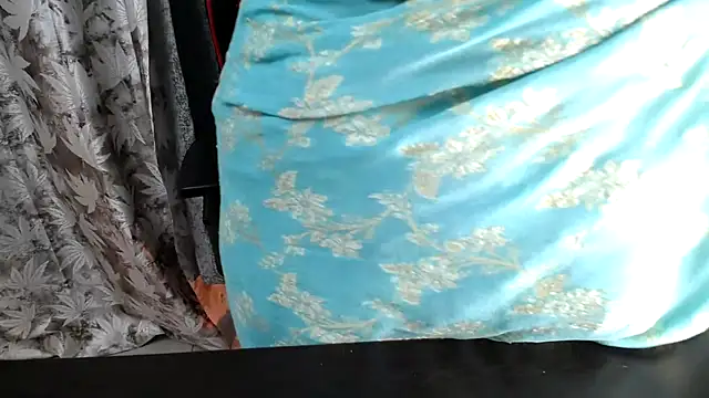 Snapshot of niya-cute chatting on 12.14.25 niya-cute online show from 12.14.25