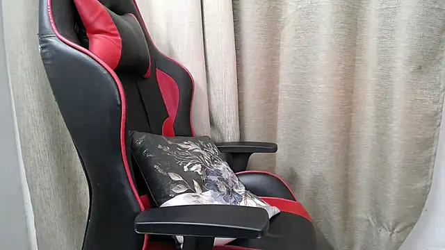 Snapshot of niya-cute chatting on 01.13.26 niya-cute online show from 01.13.26