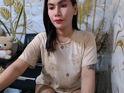 Snapshot of tshot_izzy_88 chatting on 12.17.25 tshot izzy 88 online show from 12.17.25