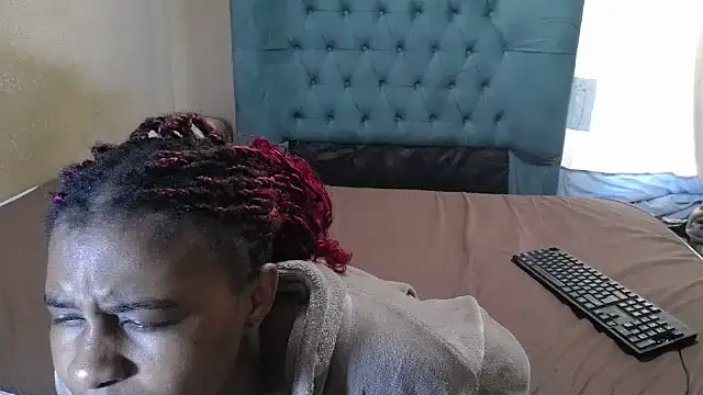 Snapshot of EbonyEssence chatting on 06.14.26 EbonyEssence online show from 06.14.26