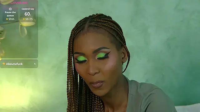 Snapshot of Izzie_Sugar chatting on 10.30.25 Izzie Sugar online show from 10.30.25