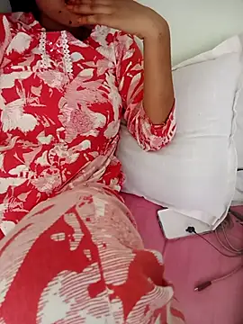 Snapshot of Naira-Tripathi chatting on 09.16.25 Naira-Tripathi online show from 09.16.25