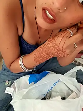 Snapshot of Naira-Tripathi chatting on 09.17.25 Naira-Tripathi online show from 09.17.25